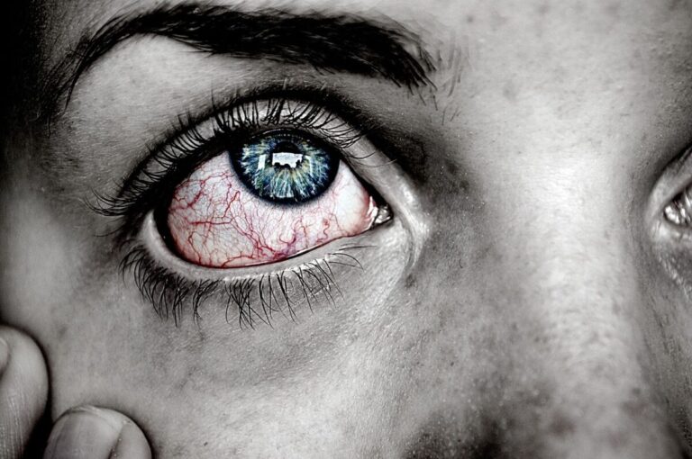 Rote Augen nach schlafen [Bildinhalt mit KI erstellt]