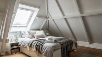 Bett unter Dachschräge stilvoll gestalten